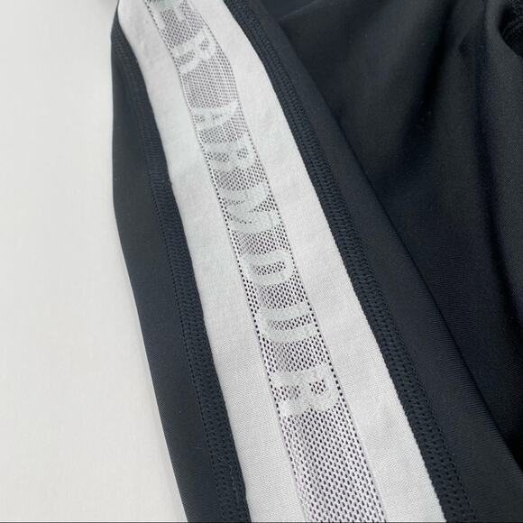 Women’s Under Armour black leggings with white stripe compression/heatgear - Picture 3 of 6